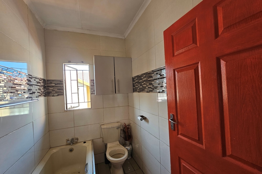 2 Bedroom Property for Sale in Tlhabane West North West